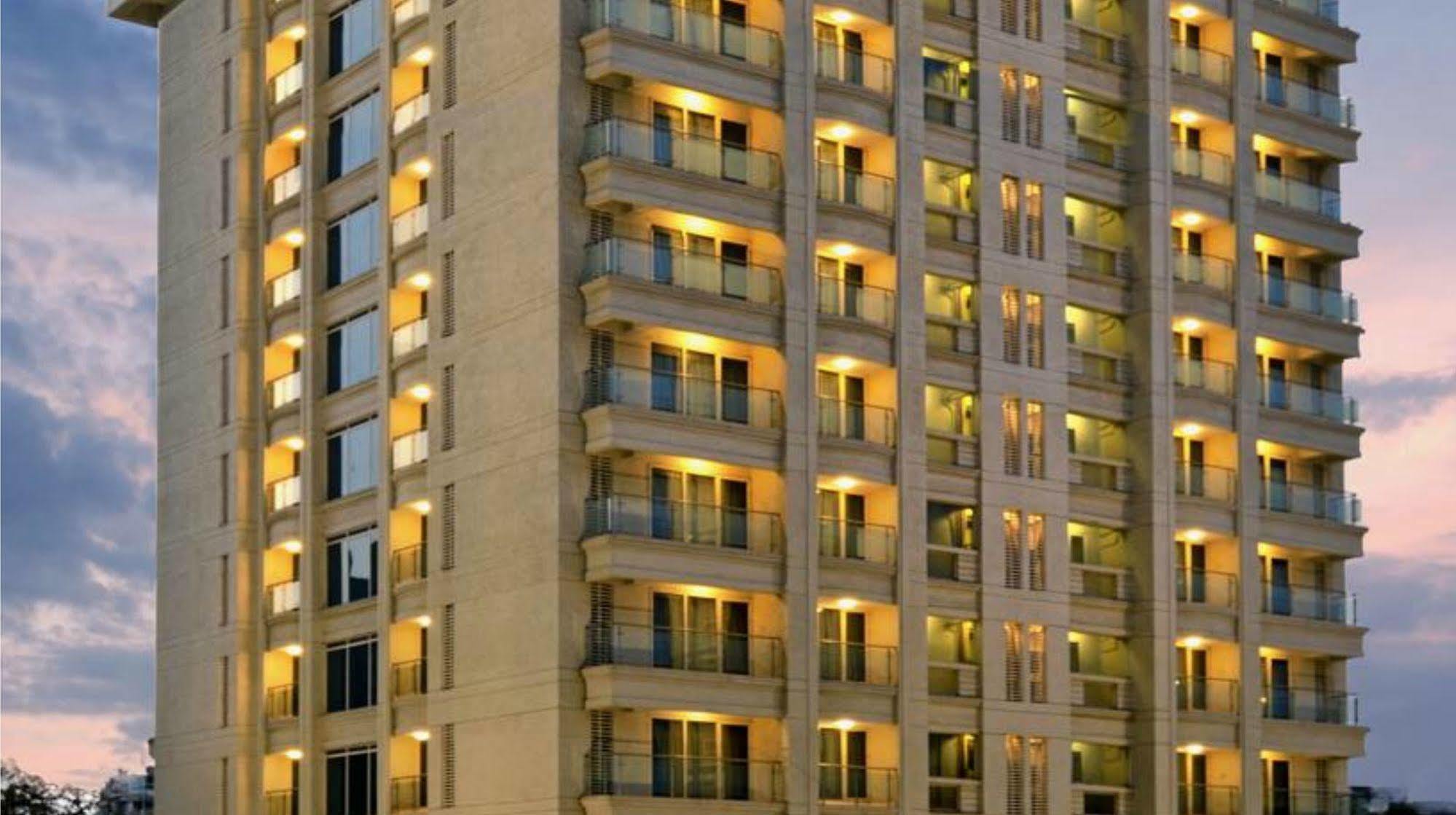 Hotel Residency Sarovar Portico 4*